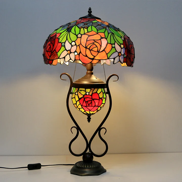 Abajur Tiffany Rosas 16" | base iluminada | Íris Radiante