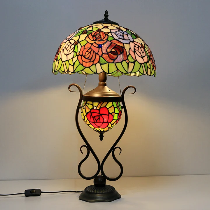 Abajur Tiffany Rosas | base iluminada | Jade Provence