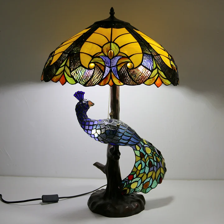 Abajur Tiffany Pavão 18" | base de pavão e árvore